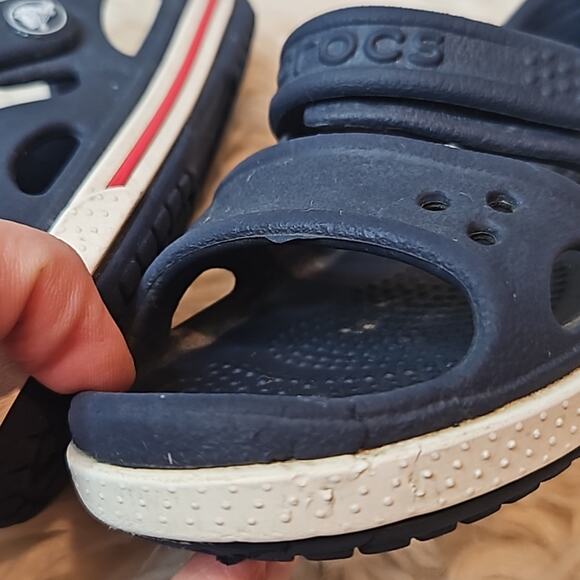 CROCS Unisex Navy Blue Strappy Sandals for Toddler - Picture 7 of 8